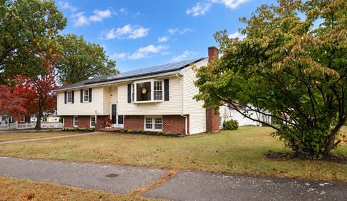 31 Towne Crest Dr, Stoneham, MA, 02180-1050 | Card Image