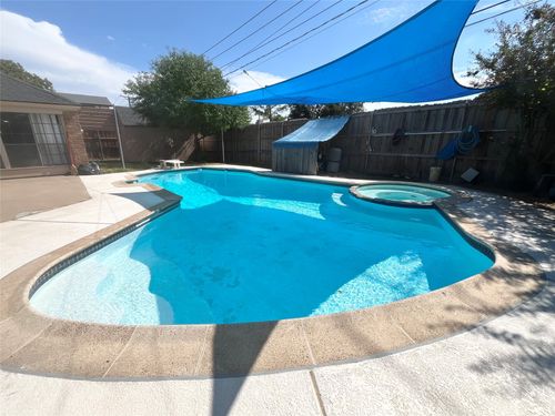 213 Circleview Dr S, Hurst, TX, 76054-3627 | Card Image
