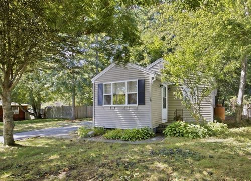 16 4th Ave, Lakeville, MA, 02347-2327 | Card Image