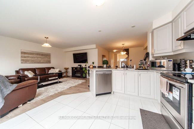 6 Westfield Dr, House attached with 3 bedrooms, 3 bathrooms and 1 parking in Whitby ON | Image 19
