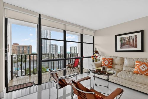 908-800 Parkview Dr, Hallandale Beach, FL, 33009-8904 | Card Image