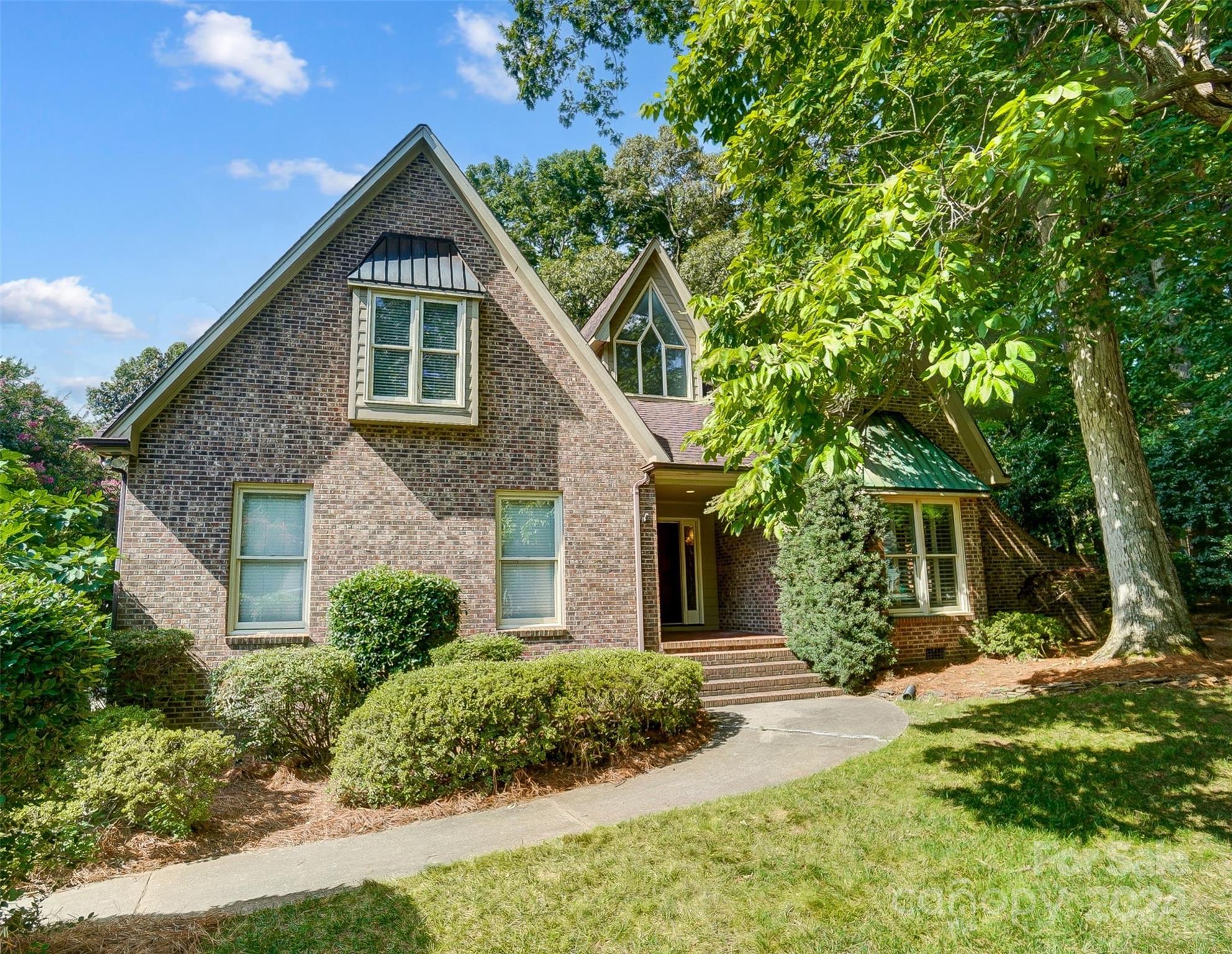 Sabot Ln, Matthews, NC 28105