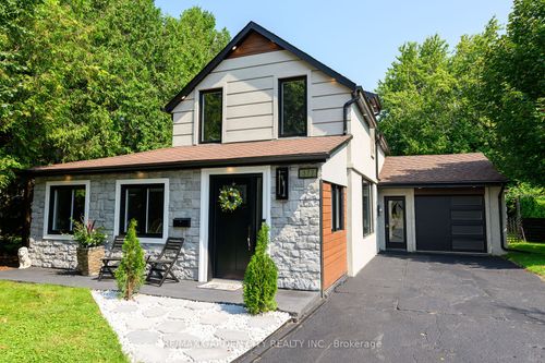 377 Book Rd, Grimsby, ON, L3M2M8 | Card Image