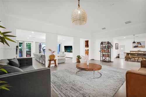 900 Tyler St, Hollywood, FL, 33019-1302 | Card Image