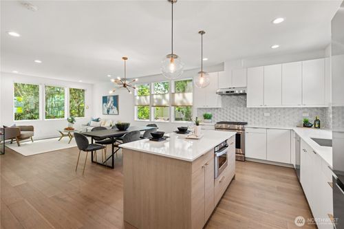 815 N 48th Street, Seattle, WA, 98103 | Card Image