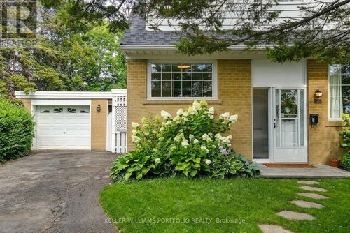 88 Sabrina Dr Drive, Toronto (Willowridge-Martingrove-Richview), ON, M9R2J9 | Card Image