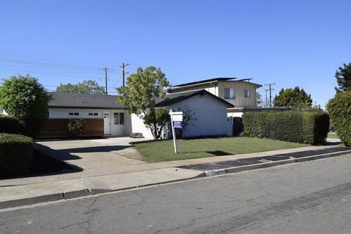 4646 Coconino Way, San Diego, CA, 92117-2612 | Card Image