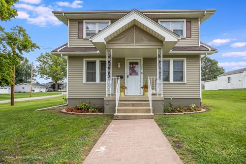 300 Beach St S, Kewanee, IL, 61443-3462 | Card Image