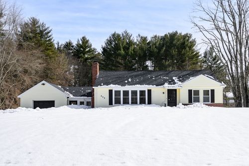 443 Thompson St, Halifax, MA, 02338-1611 | Card Image