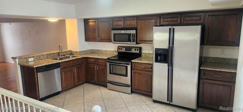 14102 Lakeside Blvd N, Shelby Township, MI, 48315-6071 | Card Image