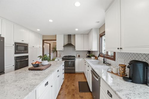 110952 Von Hertzen Ct, Chaska, MN, 55318-2706 | Card Image