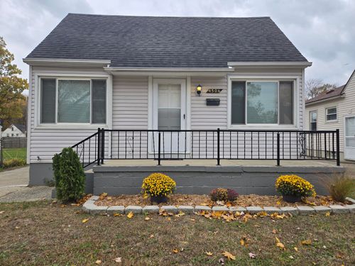 4506 Syracuse St, Dearborn Heights, MI, 48125-2163 | Card Image