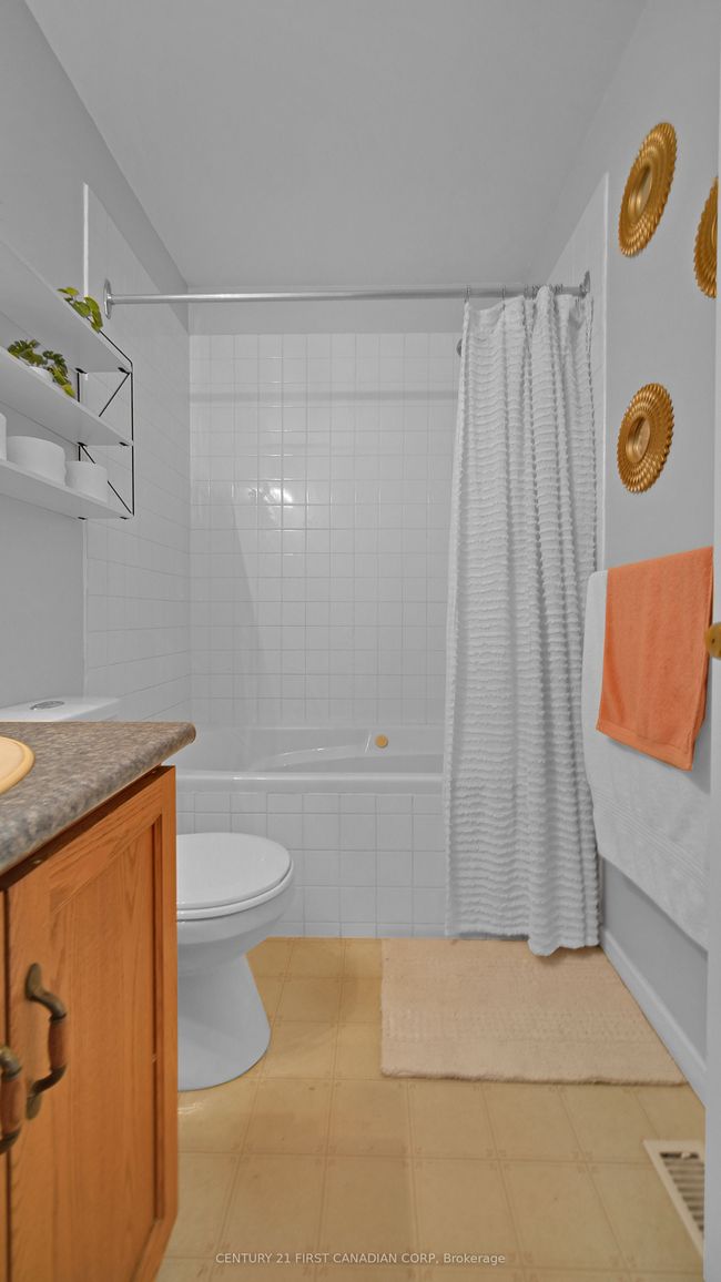 126 Scott St, House other with 3 bedrooms, 2 bathrooms and 4 parking in Strathroy ON | Image 12