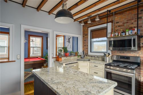 209 3rd St, Newport, RI, 02840-1063 | Card Image