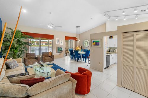 202-9829 Seacrest Cir, Boynton Beach, FL, 33437-6124 | Card Image