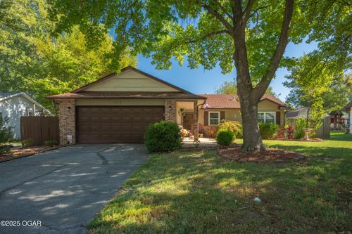 727 E Wickersham Dr, Webb City, MO, 64870-2465 | Card Image