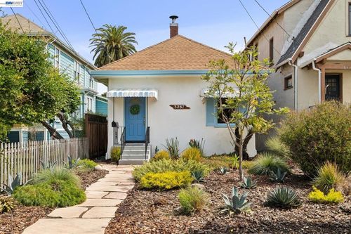 3287 Briggs Ave, Alameda, CA, 94501-4802 | Card Image