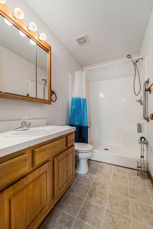 382 Marigold Cir, Condo with 2 bedrooms, 2 bathrooms and null parking in Westland MI | Image 13