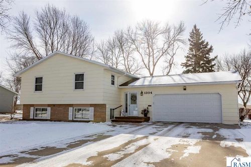 1304 Camelot Ct, Fairmont, MN, 56031-4454 | Card Image