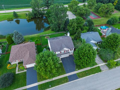 250 Sparrow Dr, Woodstock, IL, 60098-8219 | Card Image