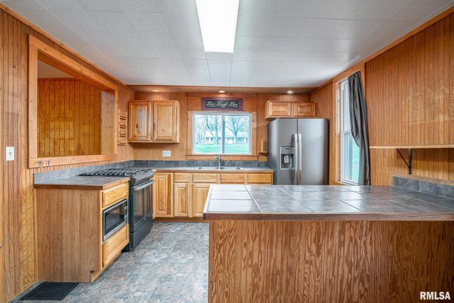 401 N 11 Th St, House other with 2 bedrooms, 2 bathrooms and null parking in Clinton IA | Image 10