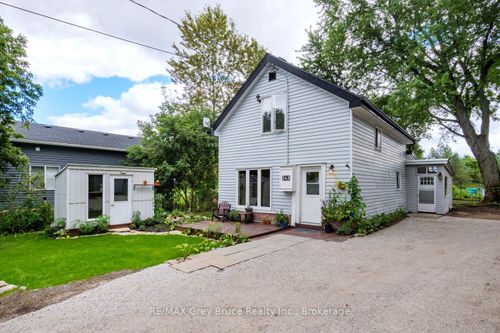 243 Queen St W, Hepworth, ON, N0H1P0 | Card Image
