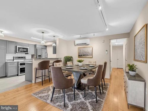 apt-103-220 2nd St Se, WASHINGTON, DC, 20003-1949 | Card Image