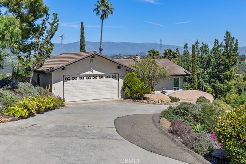 28410 Faircrest Way, Escondido, CA, 92026-6705 | Card Image