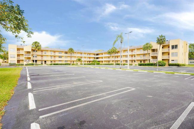 APT-302 - 6070 Nw 64 Th Ave, Condo with 2 bedrooms, 2 bathrooms and null parking in Tamarac FL | Image 35