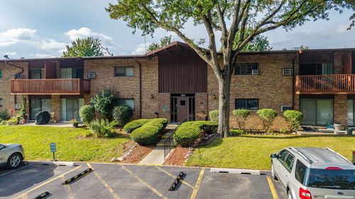 c-219-200 Willow Ln, Willow Springs, IL, 60480-1550 | Card Image