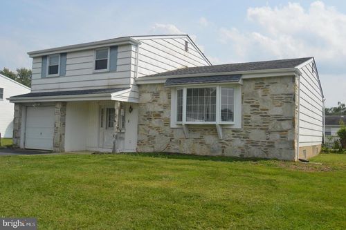 3255 Parkview Dr, BENSALEM, PA, 19020-4617 | Card Image