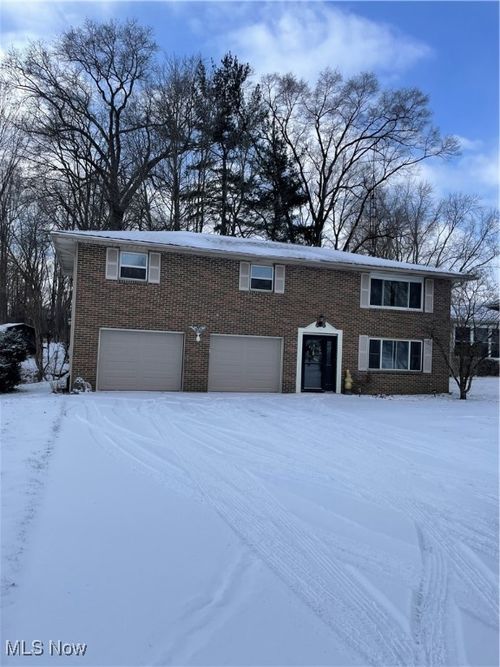 3467 Briardale Dr Nw, Massillon, OH, 44646-2811 | Card Image