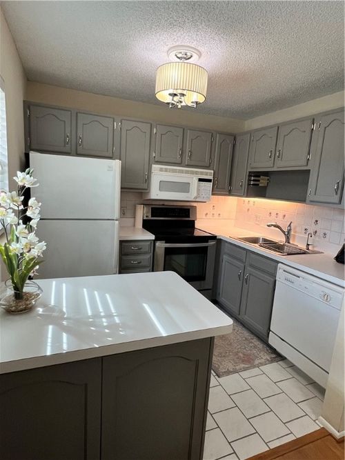 apt-202-2 Vista Gardens Trl, Vero Beach, FL, 32962-1771 | Card Image