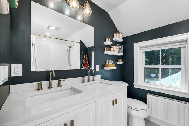 Upstairs attached to bedroom 3 | Image 22
