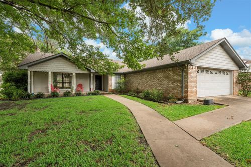 335 E Chapman Rd, Hewitt, TX, 76643-3741 | Card Image