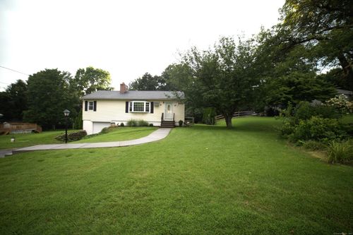 9 Wildwood Cir, Rockfall, CT, 06481-2058 | Card Image