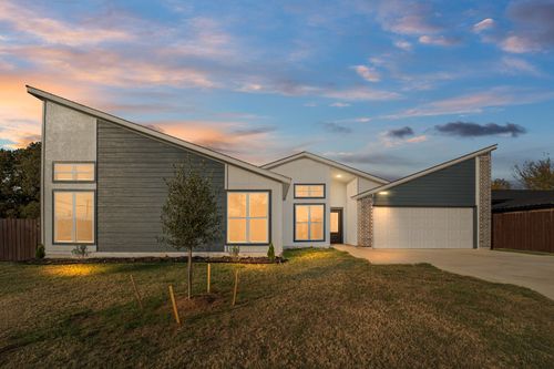 11915 Carson Dr, Balch Springs, TX, 75180-1327 | Card Image