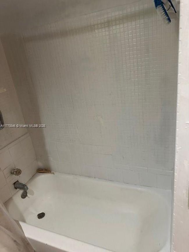 APT-115 - 18720 Ne 18 Th Ave, Condo with 1 bedrooms, 1 bathrooms and null parking in Miami FL | Image 13
