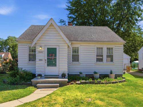 15638 Evergreen Ave, Eastpointe, MI, 48021-1667 | Card Image