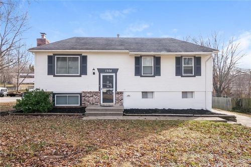 1504 Nw Amesbury Drive, Blue Springs, MO, 64015 | Card Image