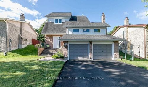 122 Rutledge Ave, Newmarket, ON, L3Y5T4 | Card Image