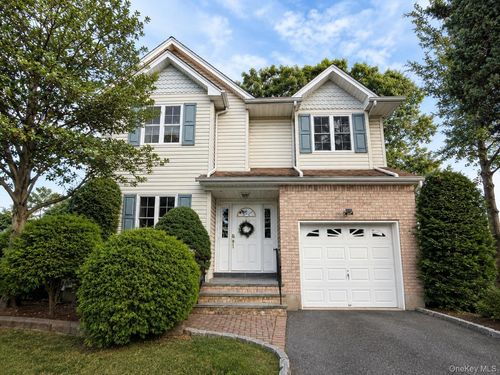 35 Willis Ave, Syosset, NY, 11791-3704 | Card Image