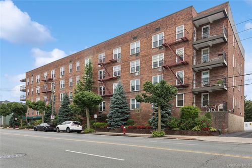 gf-504 Merrick Rd, Lynbrook, NY, 11563-2339 | Card Image