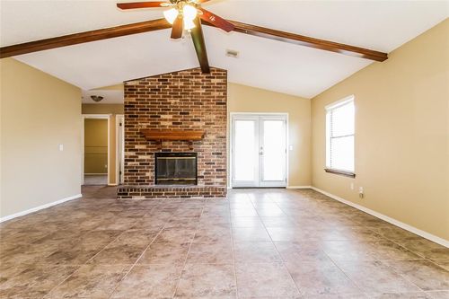 2117 Ne 8th St, Moore, OK, 73160-8539 | Card Image