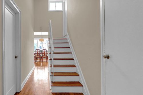 42 Florence Ave, Oyster Bay, NY, 11771-1618 | Card Image