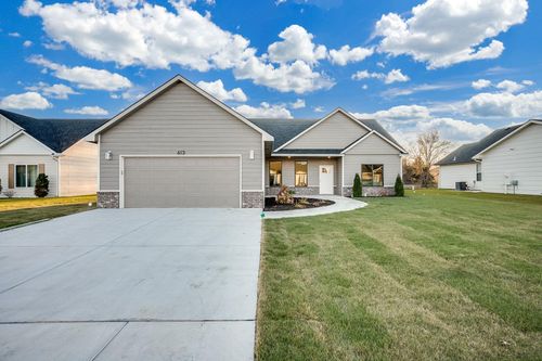 613 Sweetwater Cir, Maize, KS, 67101-8100 | Card Image