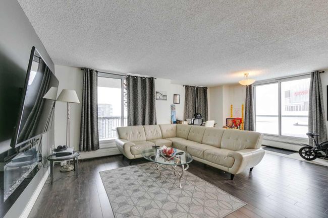 1509 - 738 3rd Avenue Sw, Home with 2 bedrooms, 1 bathrooms and 1 parking in Calgary AB | Image 3