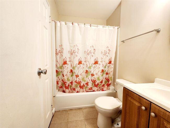 Full bathroom w/ tub | Image 8