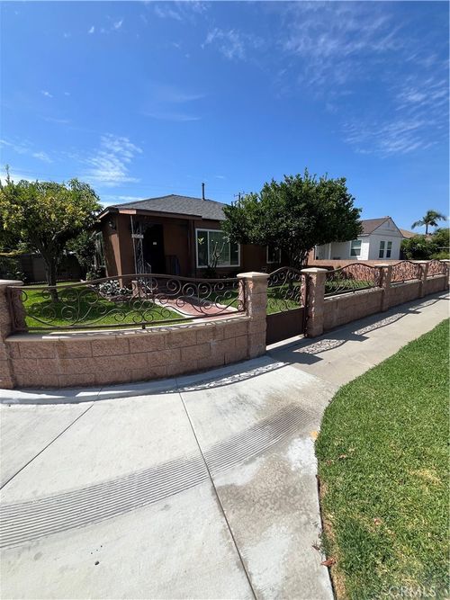 10547 Garfield, South Gate, CA, 90280 | Card Image