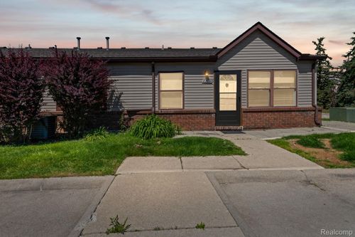 5-23622 Cottrell St, Clinton Township, MI, 48035-3805 | Card Image